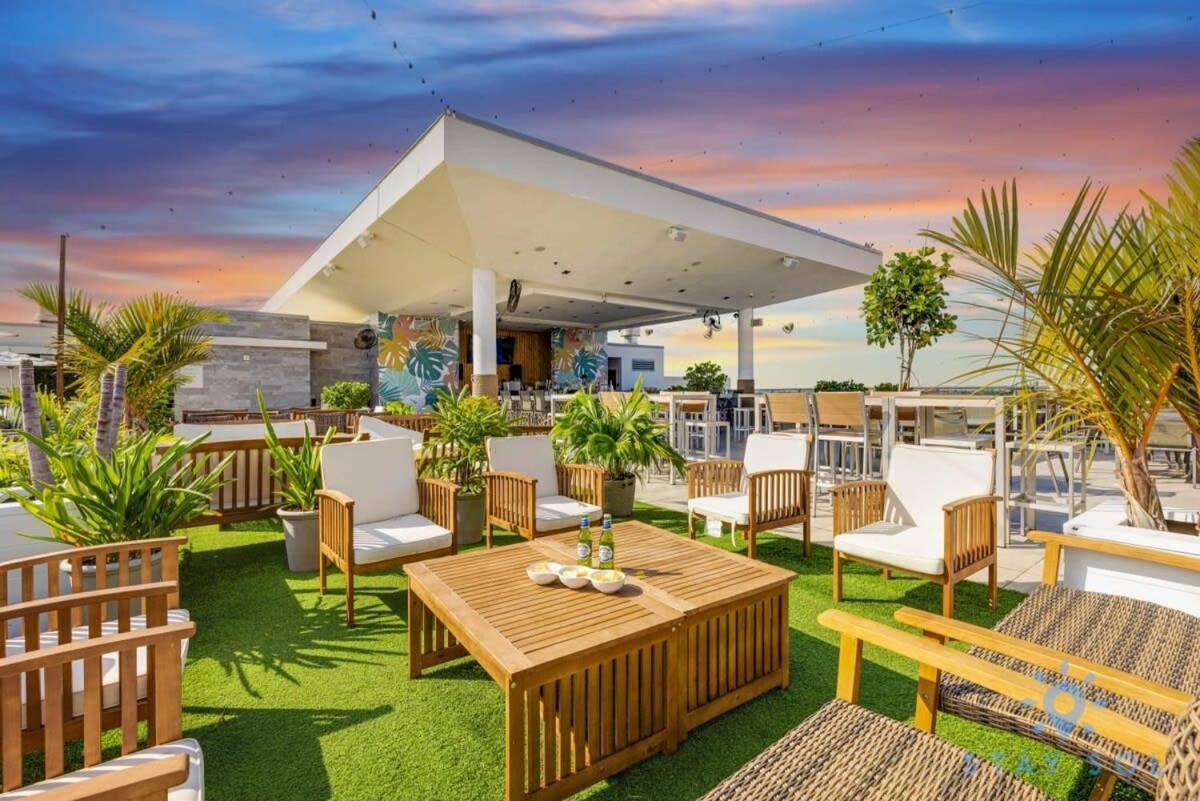 Apartment With Bay View Balcony - Pool - Up To 6 - Gym Hollywood Eksteriør bilde